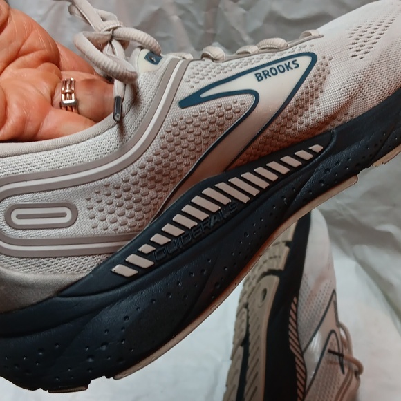 Brooks Beast GTS 23 Men\'s Beige Running Shoes Size 10.5 Preowed main image 14